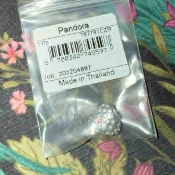 Pandora Mom in a million Charm - NEW #797781CZR - Picture 4 of 5